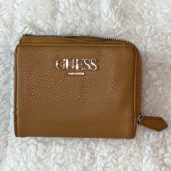 GREAT CONDITION TAN GUESS BAG - Picture 3 of 6